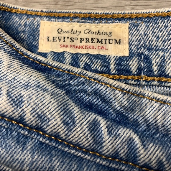 LEVI’S Premium 501 Original Cropped Light Wash Jeans in Stone Throw (Size 27) - Picture 8 of 16
